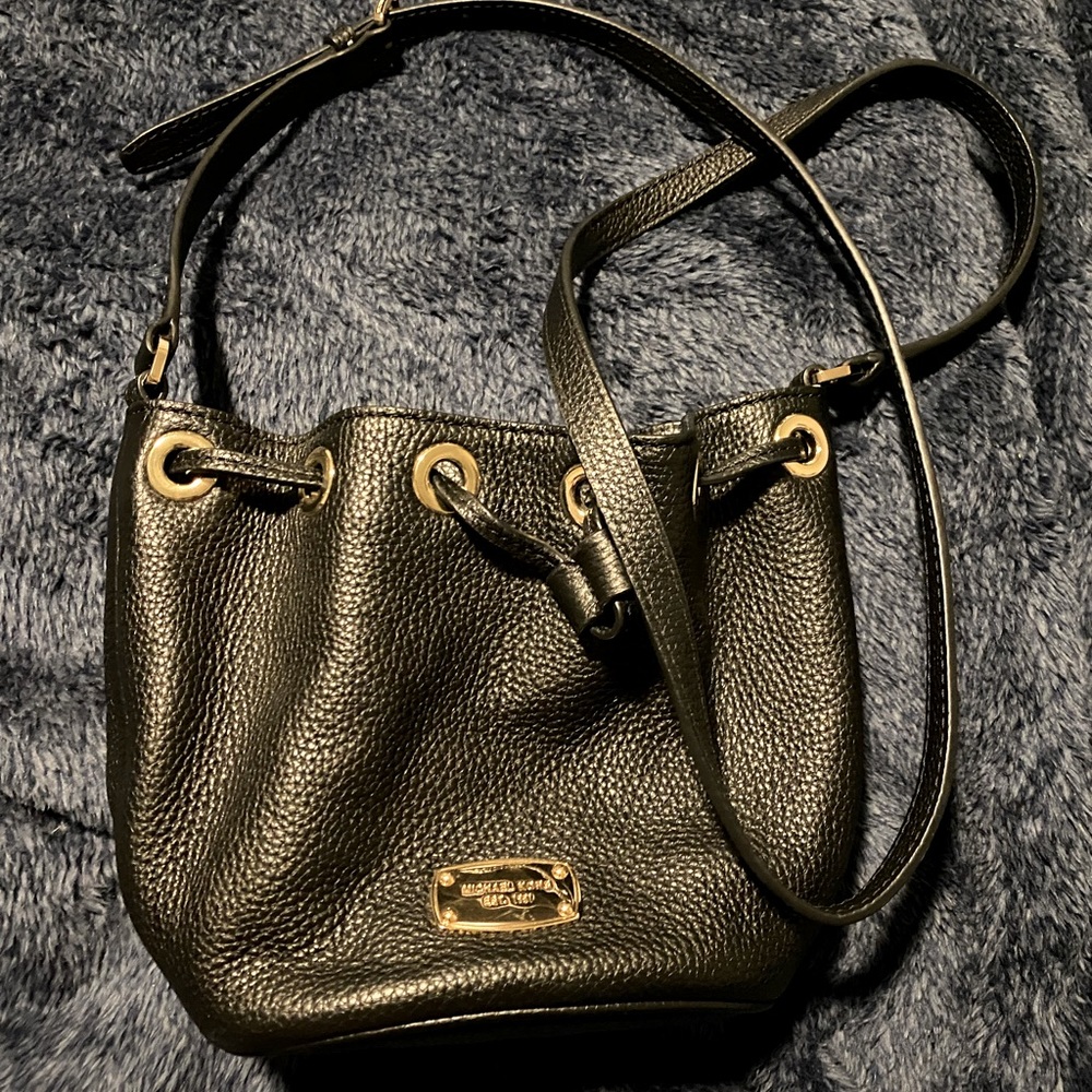 Michael Kors - Bucket Crossbody - Black